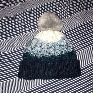 🌸NWOT Blue Striped Beanie🌸